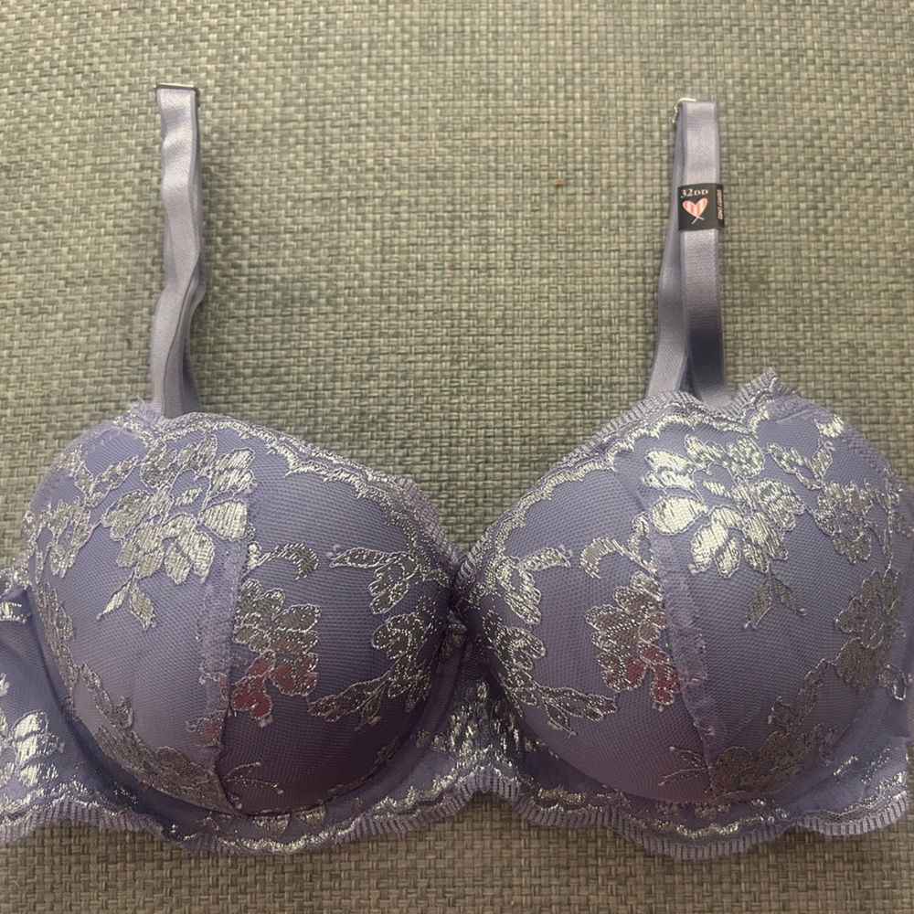 Victoria's Secret Lace Bra in Lavender and Silver
